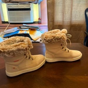 Size 9 Woman’s boots paid 45.00